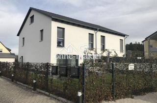 Doppelhaushälfte kaufen in 90537 Feucht, Moderne Doppelhaushälfte am Waldrand | inkl. 2 Stellplätze | Provisionsfrei