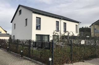 Doppelhaushälfte kaufen in 90537 Feucht, Moderne Doppelhaushälfte am Waldrand | Massivbauweise inkl. 2 Stellplätze | Provisionsfrei