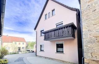 Einfamilienhaus kaufen in 97519 Riedbach, Freistehendes, saniertes Einfamilienhaus in Humprechtshausen mit viel Nutzfläche und großzügigem Hof