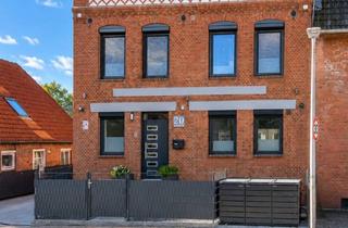 Einfamilienhaus kaufen in Friedrichstr. 20, 25813 Husum, Luxuriöses Einfamilienhaus mit atemberaubender Dachterrasse in Husum / Käufercourtagefrei