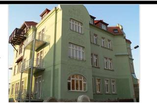 Wohnung kaufen in 01445 Radebeul, Stilvolles Juwel im 2. OG: 4 Zimmer, 2 Balkone & herrlicher Ausblick