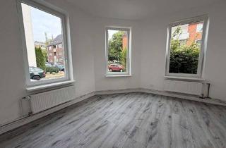 Wohnung mieten in Gabelsberger Straße, 24148 Wellingdorf, Frisch renovierte 3-Zimmer-Altbauwohnung mit Erker und neuer Einbauküche in Kiel-Wellingdorf
