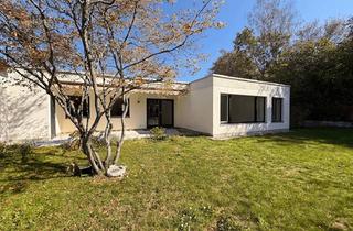 Haus mieten in Brahmsstraße, 82152 Krailling, Bungalow mit weitläufigem Garten & 4 Zimmern - Ab 01.11.2026
