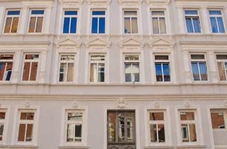 Wohnung kaufen in 24105 Brunswik, Altbauwohnung hell mit Charme in zentraler Lage und mit Garage