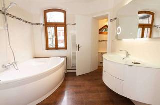 Wohnung mieten in Marktplatz, 97215 Uffenheim, Altbauflair in Uffenheim: 2,5-Zimmer-Wohnung am Marktplatz mit modernem Badezimmer