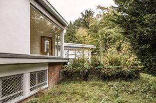 Haus kaufen in 61476 Kronberg, Mid-Century Bungalow mit altem Baumbestand, viel Ausbaupotenzial und attraktiver Architektenplanung