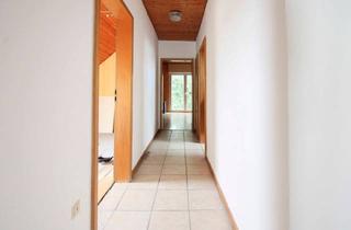 Wohnung kaufen in 33106 Paderborn, Gut geschnittene 3-Zimmer-Dachgeschosswohnung mit Stellplatz in Paderborn-Elsen
