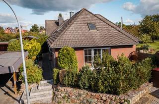 Einfamilienhaus kaufen in 17094 Groß Nemerow, Groß Nemerow - Großzügiger Bungalow mit Kamin und sonnigem Garten voller Obstbäume