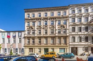 Wohnung kaufen in Chamissoplatz, 10965 Kreuzberg, Bergmannkiez: Vermietete Altbauperle am Chamissoplatz
