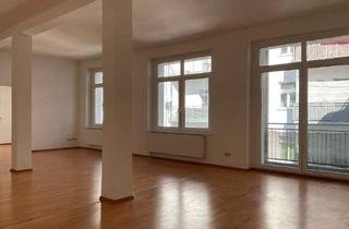 Wohnung mieten in Straße Des Friedens, 99094 Brühlervorstadt, Lichtdurchflutet mit Balkon im Hinterhaus.