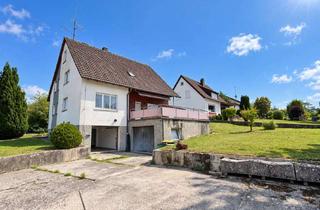 Haus kaufen in 72636 Frickenhausen, Renovierungsbedürftiges Zweifamilienhaus mit großem Garten, reichlich Parkmöglichkeiten und Ausbaure