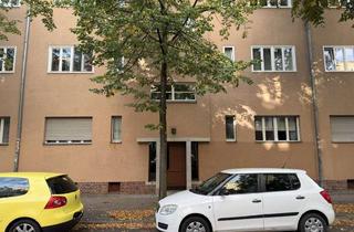 Anlageobjekt in 12439 Niederschöneweide, Vermietete 2-Zimmer-Wohnung mit Erker und Dielenboden, unweit der Spree