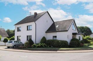 Anlageobjekt in 66701 Beckingen, Vielseitiges Zweifamilienhaus mit großem Garten in Beckingen-Oppen – Flexibilität pur