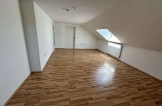 Wohnung mieten in Am Brunnfeld 10, 91330 Eggolsheim, 3,5 Zimmer in Eggolsheim: Charmante Dach-Wohnung mit durchdachtem Grundriss