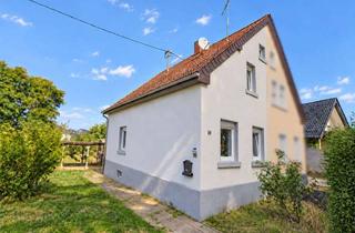 Doppelhaushälfte kaufen in 66773 Schwalbach, Doppelhaushälfte mit großem Garten und Entwicklungspotenzial