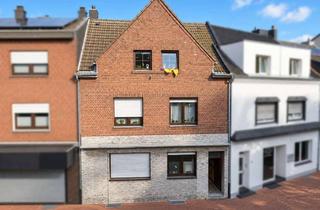 Mehrfamilienhaus kaufen in 52499 Baesweiler, Attraktives Mehrfamilienhaus mit drei Wohneinheiten, Garten und Carport-Stellplätzen