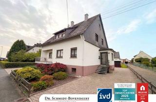 Haus kaufen in 57520 Langenbach, Gepflegtes Ein- bis Zweifamilienhaus auf großzügigem, ebenen Grundstück in Langenbach b. Kirburg.