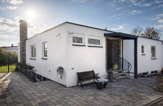 Haus kaufen in Sudetenring 43, 71642 Ludwigsburg, Traumhafter, komplett sanierter Bungalow in Ludwigsburg –Neckarweihingen