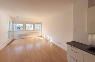 Wohnung kaufen in Saargemünder Straße 35b, 14195 Dahlem, 2-Zimmer-Altbauwohnung mit Balkon, Stellplatz – Dahlem