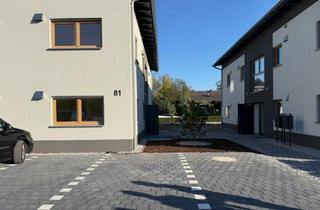 Erstbezug | Hochwertige 3-Zi.-Wohnung mit Tageslichtbad, Einbauk&uuml;che und Balkon mit Blick ins Gr&uuml;ne! in Maxhütte-Haidhof