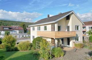 Haus kaufen in 78532 Tuttlingen, Familienglück trifft Gartenliebe. Viel Platzin 8 Zimmern auf 192 m². Herrlicher Garten.2 Garagen