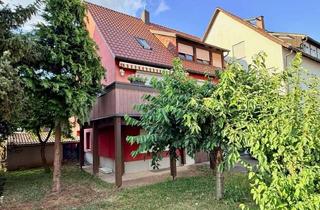 Anlageobjekt in 70734 Fellbach, Gepflegtes Mehrfamilienhaus in bester Fellbacher Lage mit 4 Garagen u. 2 Stellplätzen