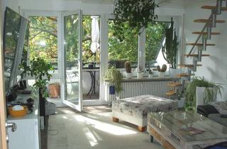 Wohnung kaufen in Albert-Schweitzer-Weg, 73274 Notzingen, Stilvolle und renovierte Wohnung mit zwei Zimmern, Balkon und EBK