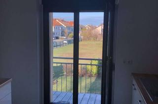 Wohnung mieten in Schnackenwerther Straße 14, 97493 Bergrheinfeld, Helle Wohnung im 1. OG eines Dreifamilienhauses mit Garten