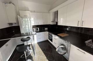 Wohnung kaufen in 76185 Weststadt, Gepflegte 2 Zimmer Altbau Wohnung mit zwei Balkonen und Einbauküche