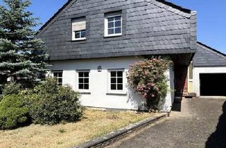 Einfamilienhaus kaufen in 66687 Wadern, Wadern - Freistehendes Einfamilienhaus mit zwei Garagen, Garten