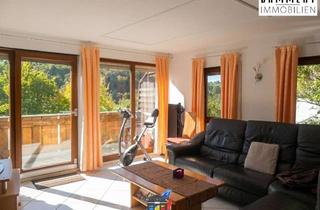 Wohnung kaufen in 75236 Kämpfelbach, Lichtdurchflutete Wohnung mit Terrasse und Balkon