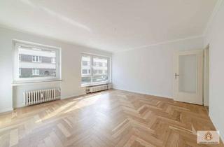 Wohnung kaufen in 42285 Barmen, Modernisierte 2-Zimmer-Wohnung mit Balkon, Parkett & Einbauküche