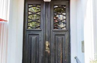 Wohnung kaufen in 12161 Friedenau, Großzügige Altbauwohnung im begehrten Friedenau