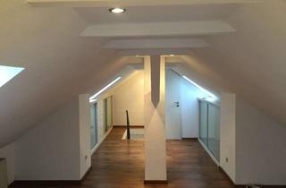 Wohnung kaufen in 60318 Nordend-West, von Privat: Helle 3 Zimmer Dachgeschosswohnung mit ausgebautem Spitzboden im Nordend