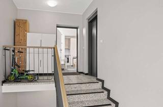 Wohnung kaufen in 20253 Hoheluft-West, Modernisierte Endetagenwohnung Loggia und Aufzug