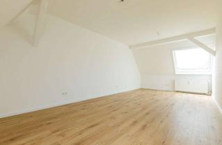 Wohnung mieten in Tiroler Ring 460, 24147 Elmschenhagen-Nord, Bes. Sa. 10.10. – Zum 01.11. Sanierte DG-Wohnung