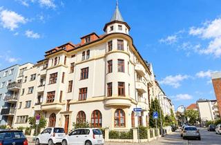 Wohnung mieten in Klosterbachstraße 10, 18057 Kröpeliner Tor-Vorstadt, Repräsentative 3-Zimmer-Altbauwohnung mit Einbauküche & zwei Balkonen