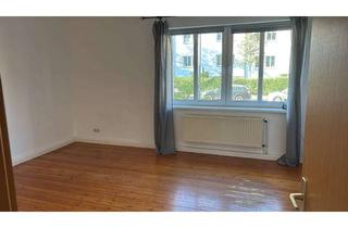 Wohnung mieten in Karl-Marx-Straße 55, 18057 Hansaviertel, Zwei Zimmer im Hansaviertel: Helle Wohnung mit Balkon