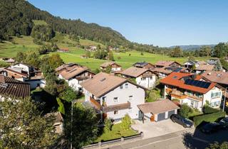 Mehrfamilienhaus kaufen in Rothenfelsstraße 3, 87544 Blaichach, Vielseitig nutzbares Mehrfamilienhaus mit großzügigem Garten und 2 Einzelgaragen im Allgäu