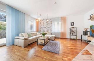 Einfamilienhaus kaufen in 72793 Pfullingen, Freistehendes Familienglück - Einfamilienhaus mit Einliegerwohnung & Gartenidylle!