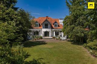 Villa kaufen in 40667 Meerbusch, Villa der Extraklasse: parkähnlicher Garten, Schwimmbad, prachtvolle Eingangshalle