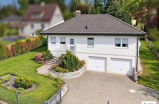 Haus kaufen in 09114 Glösa-Draisdorf, Großzügiges Wohnen im Bungalowstil - Kamin, Fischgrätenparkett und parkähnlicher Garten