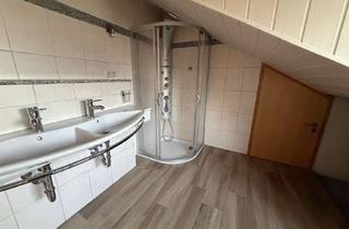 Wohnung mieten in Busch 20a, 51491 Overath, Großzügige 2-Zimmer-Dachgeschosswohnung mit Balkon, moderner Einbauküche und Carport – ideal für 1–2