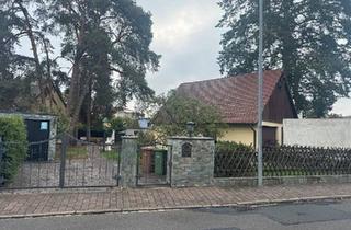 Haus kaufen in 90556 Cadolzburg, Cadolzburg - Älteres kleines Haus mit wunderschönen Baumbestand