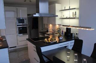 Wohnung kaufen in 24116 Kiel, Kiel - Großzügig wohnen. Eine ganze Etage zum Leben und noch mehr!