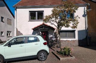 Einfamilienhaus kaufen in 66589 Merchweiler, Merchweiler - Freistehendes Einfamilienhaus mit Balkon und Garten von privat