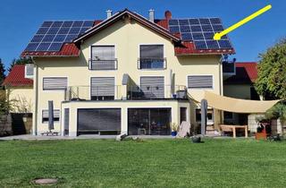 Wohnung kaufen in Am Bühl 14, 86926 Greifenberg, Charmante 2-Zi. + Studio - DG-Whg. in 2-Familienhaus, SO-Balkon, Tageslichtbad, Ebk, Einzelgarage