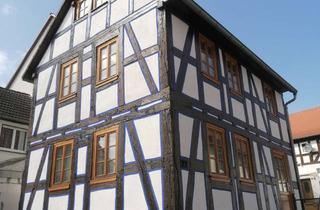 Wohnung mieten in 35043 Marburg, Neuwertige 2-ZKB/ Charmantes, kernsaniertes Haus mit EBK, großem beheizten Dachboden und Parkplatz
