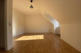 Wohnung mieten in 22850 Norderstedt, ein Zimmerwohnung im Dachgeschoss mit Einbauküche zu vermieten