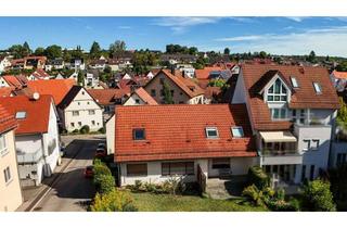 Doppelhaushälfte kaufen in 71134 Aidlingen, Aidlingen-Ortsmitte: Große Doppelhaushälfte mit drei Einzelgaragen